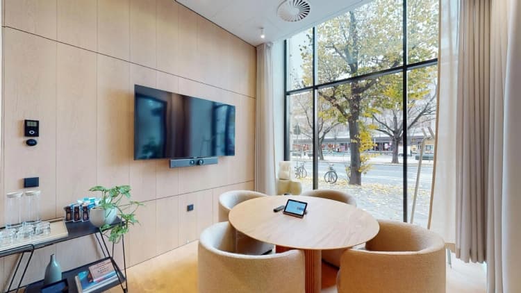 featured meeting room of Linden Palais - for mobile display